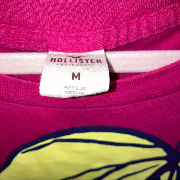 Hollister Medium Short Sleeve Graphic Heart Tee Pink/Red GUC 0847 - Picture 7 of 7